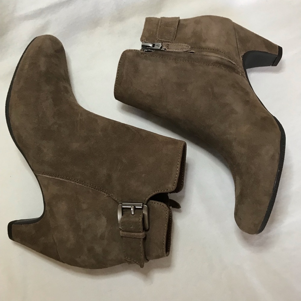 NWOT Sam Edelman taupe suede ankle boots